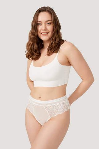 Tanga detallado de encaje